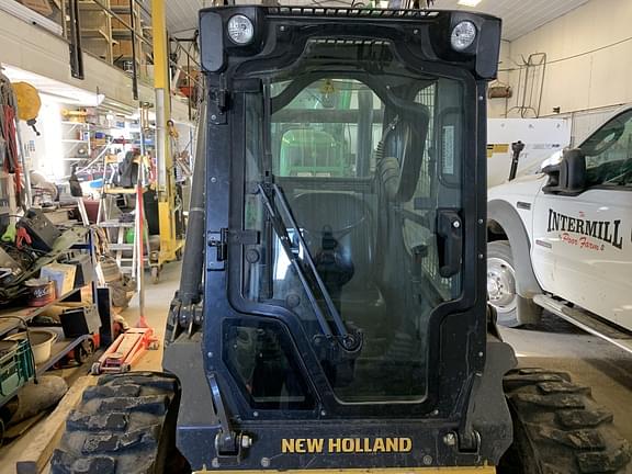 Image of New Holland L228 equipment image 3