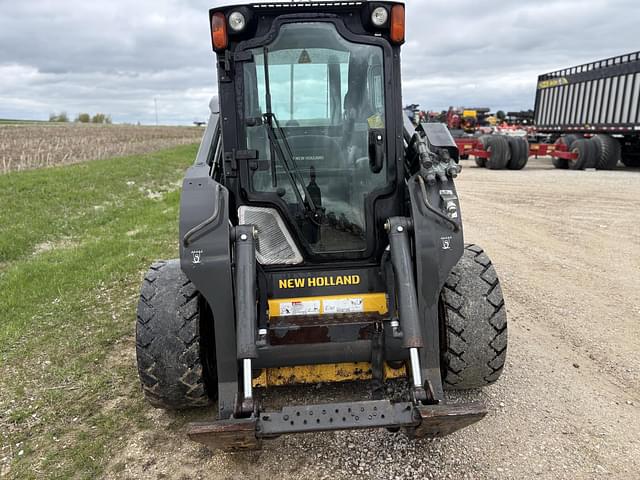 Image of New Holland L228 equipment image 2