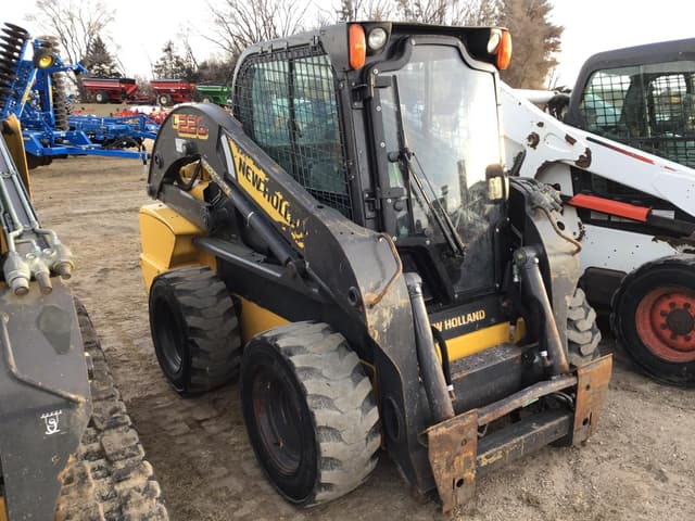 Image of New Holland L228 equipment image 2