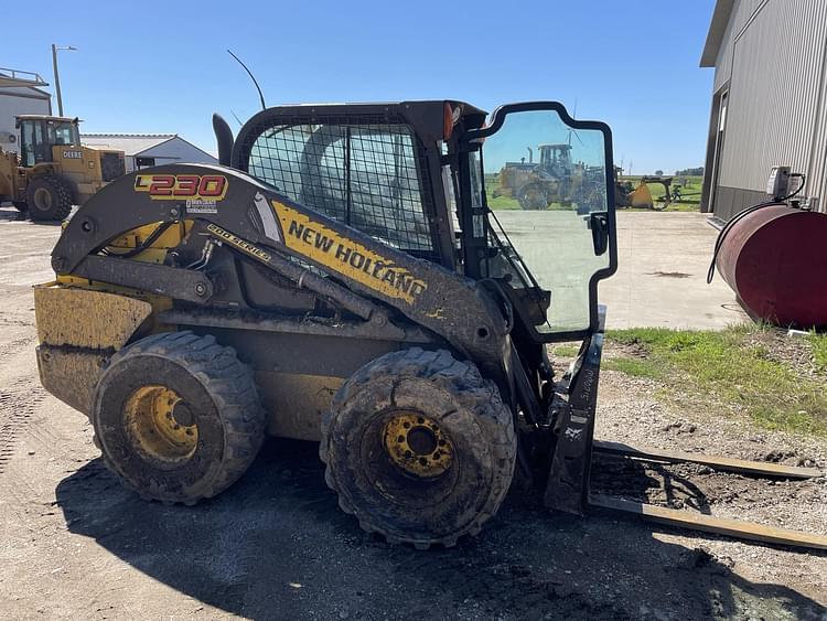 2016 New Holland L230 Equipment Image0