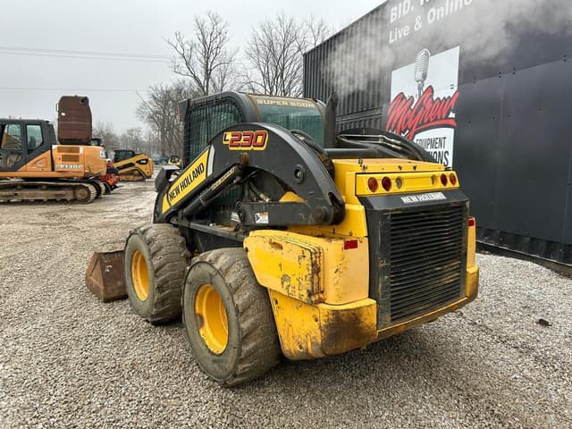 Image of New Holland L230 equipment image 1