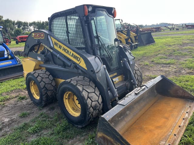 Image of New Holland L230 equipment image 2