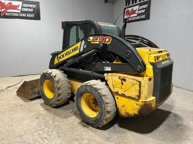 Image of New Holland L230 equipment image 2
