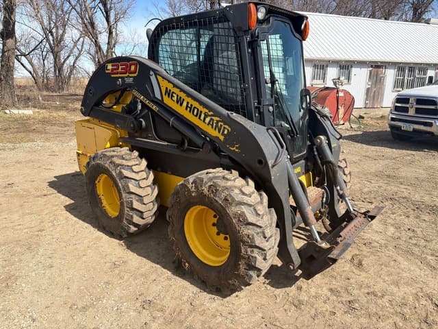 Image of New Holland L230 equipment image 2