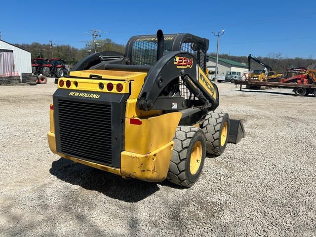 Image of New Holland L234 equipment image 3