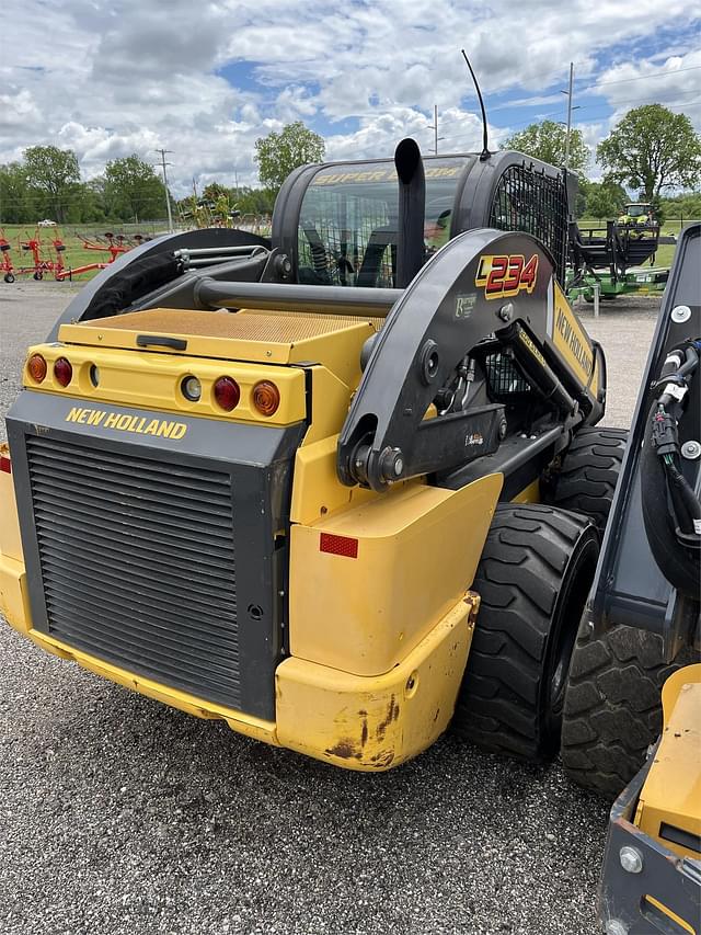 Image of New Holland L234 equipment image 2