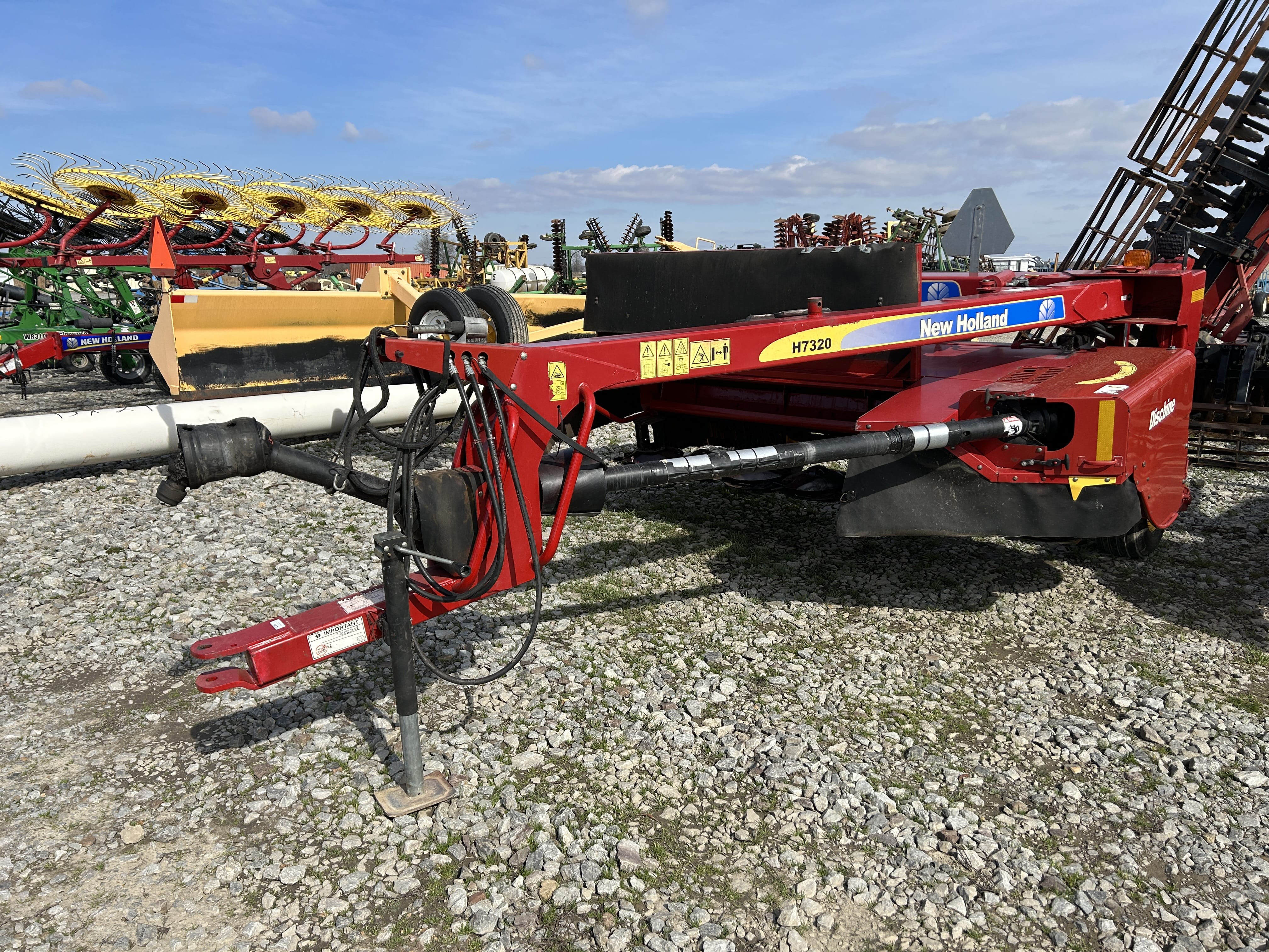 Main image New Holland H7320