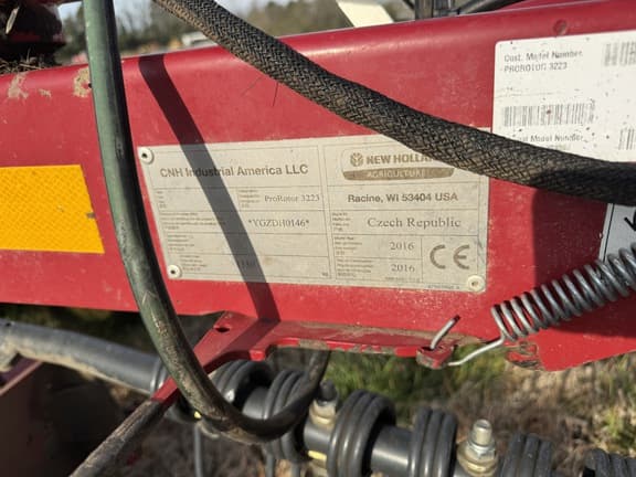 Image of New Holland 3223 equipment image 3