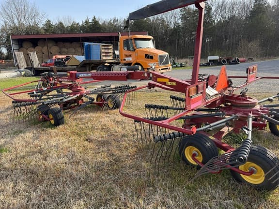 Image of New Holland 3223 equipment image 1