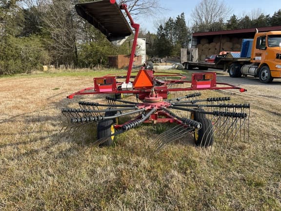Image of New Holland 3223 equipment image 4