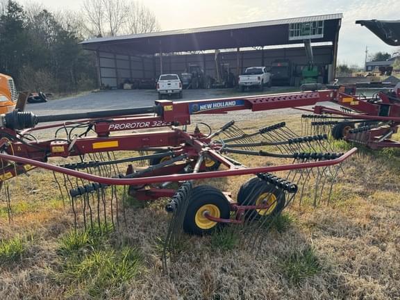 Image of New Holland 3223 equipment image 4