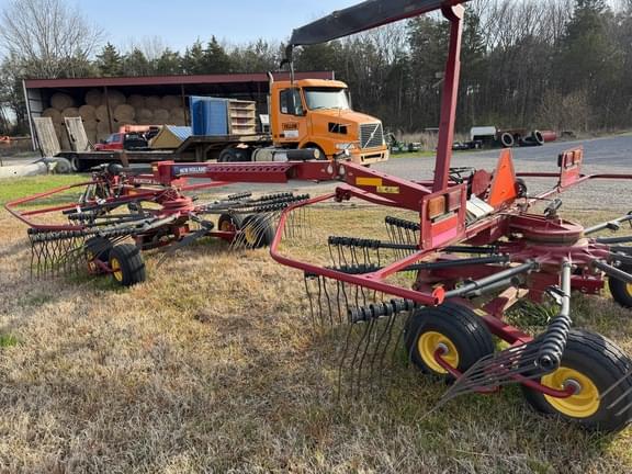 Image of New Holland 3223 equipment image 2
