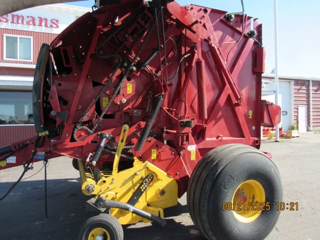 Image of New Holland RB560 equipment image 4