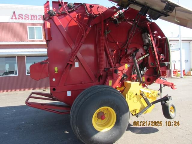 Image of New Holland RB560 equipment image 3