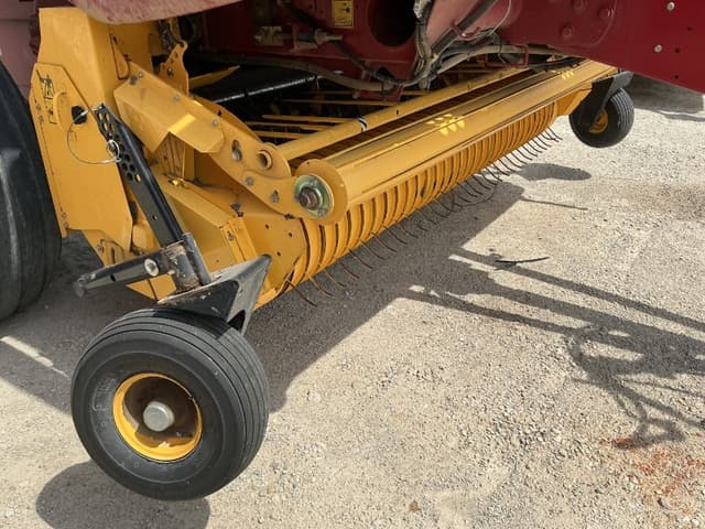 Image of New Holland RB560 equipment image 4