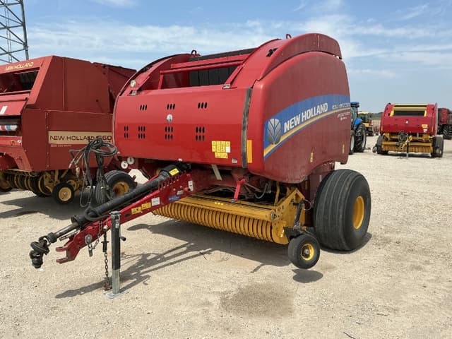 Image of New Holland RB560 Specialty Crop equipment image 1