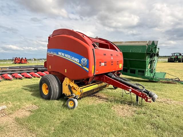 Image of New Holland RB560 equipment image 2