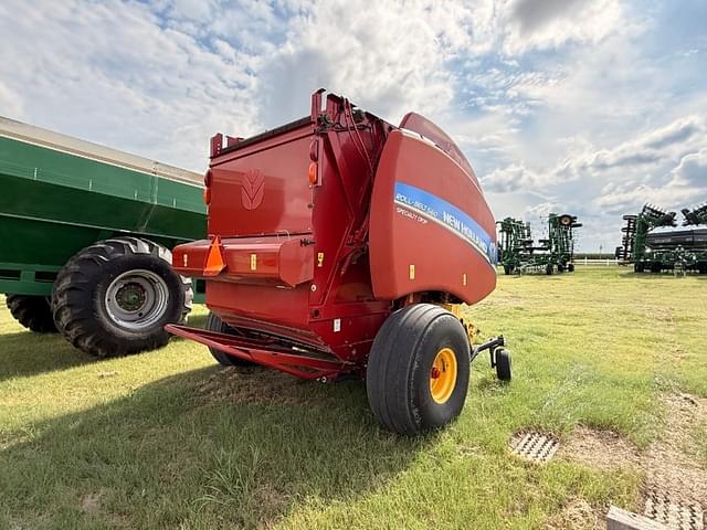 Image of New Holland RB560 equipment image 4