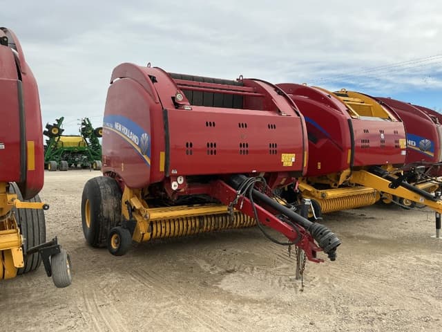 Image of New Holland RB560 equipment image 2