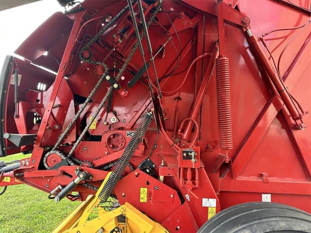 Image of New Holland RB560 Specialty Crop equipment image 4