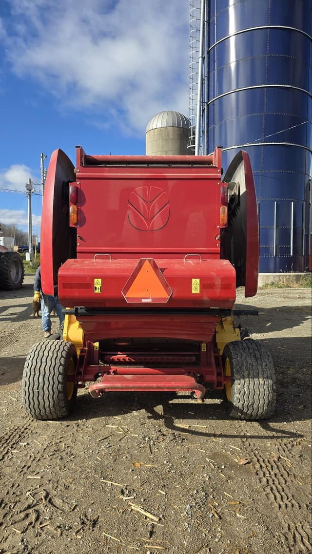 Image of New Holland RB450 CropCutter equipment image 2