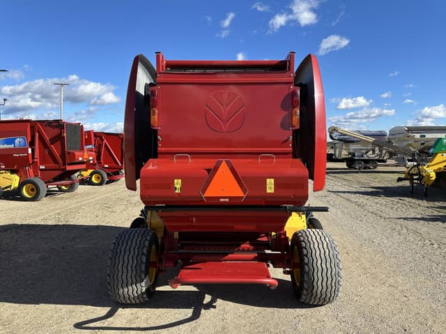 Image of New Holland RB450 CropCutter equipment image 4