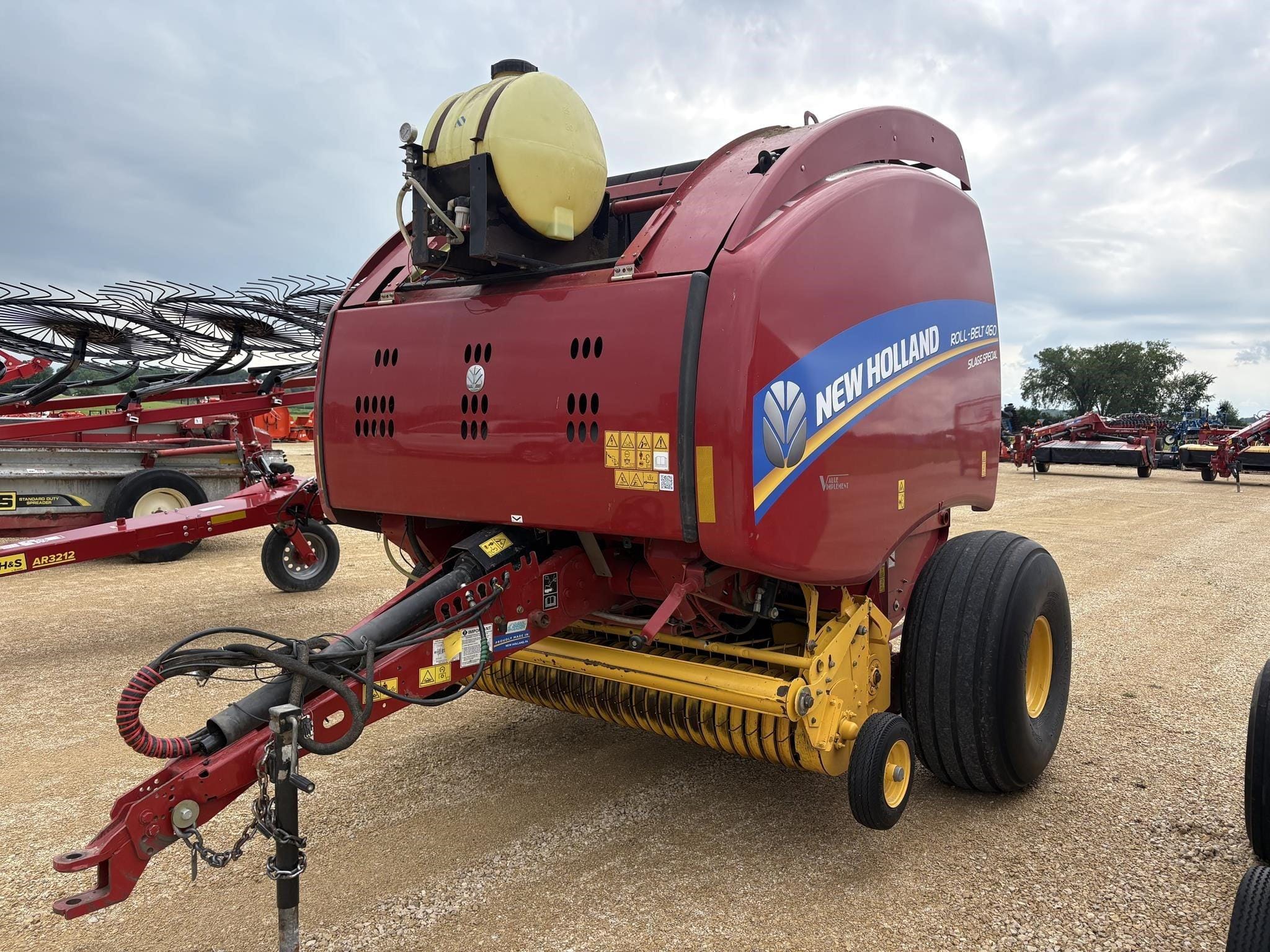 2016 New Holland RB460 Equipment Image0