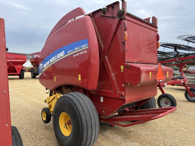 Image of New Holland RB460 equipment image 4