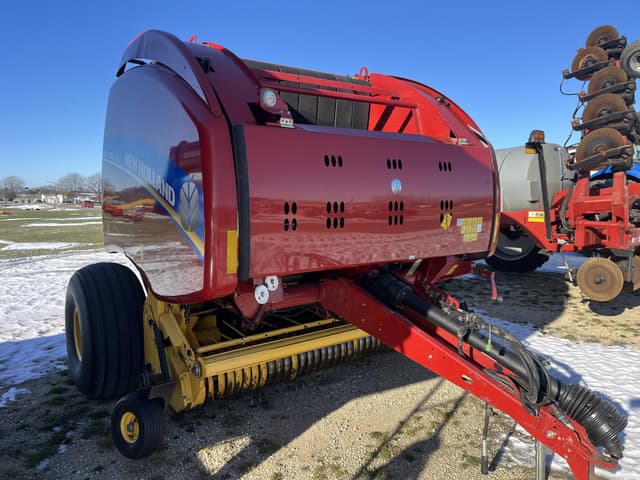 Image of New Holland RB560 Specialty Crop equipment image 2