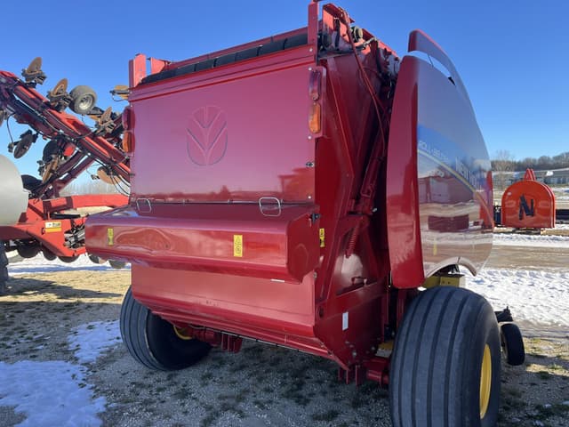 Image of New Holland RB560 Specialty Crop equipment image 3