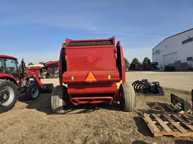 Image of New Holland RB560 equipment image 4