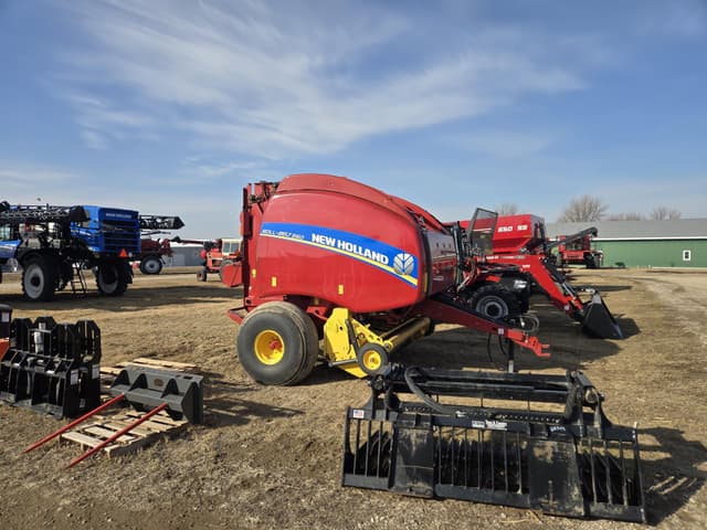 Image of New Holland RB560 equipment image 2