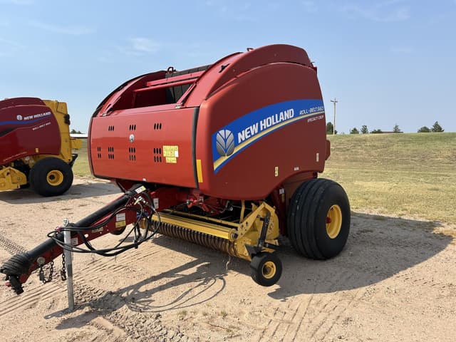 Image of New Holland RB560 Specialty Crop equipment image 1