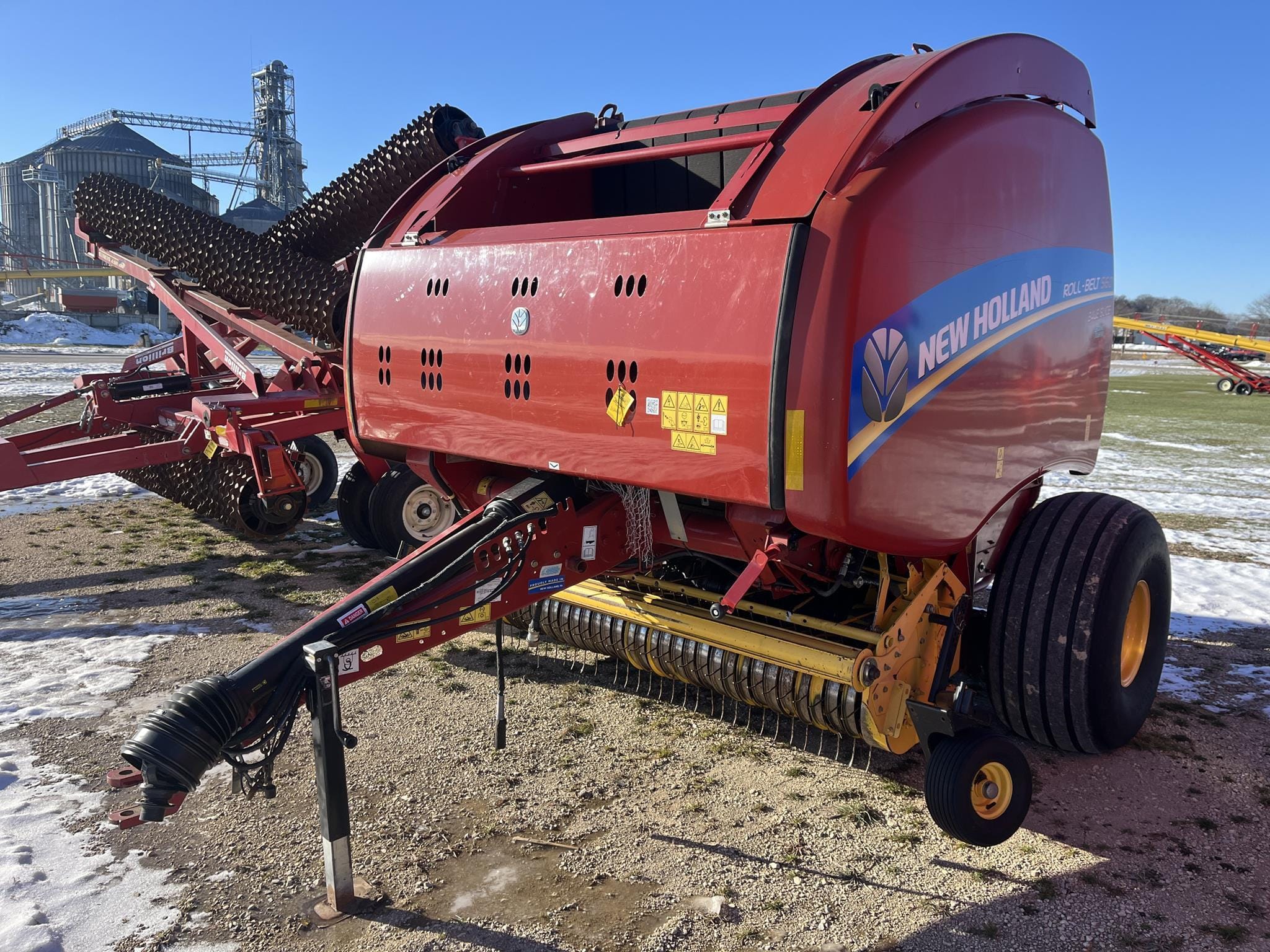 2016 New Holland RB560 Bale Slice Equipment Image0