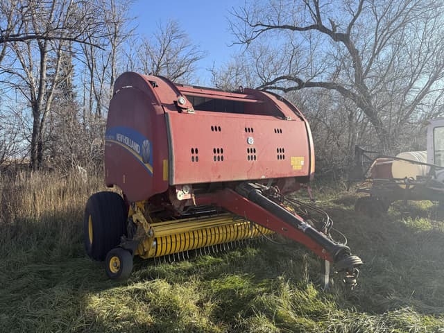 Image of New Holland RB560 equipment image 2