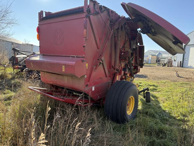 Image of New Holland RB560 equipment image 3