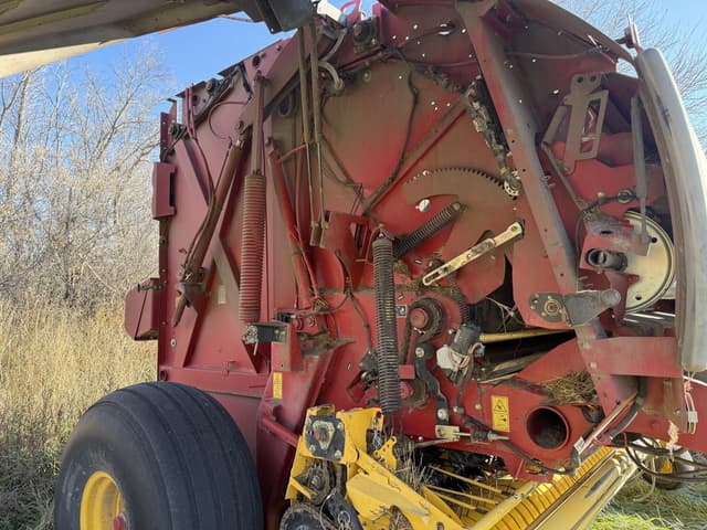 Image of New Holland RB560 equipment image 4