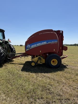 Image of New Holland RB560 Specialty Crop equipment image 2