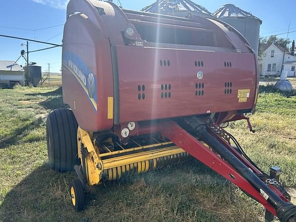 Image of New Holland RB560 Specialty Crop equipment image 2