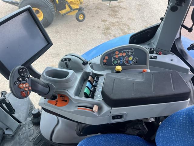 Image of New Holland T7.210 equipment image 1