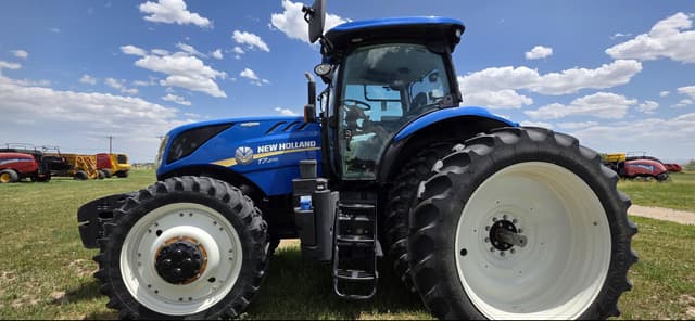 Image of New Holland T7.270 equipment image 2