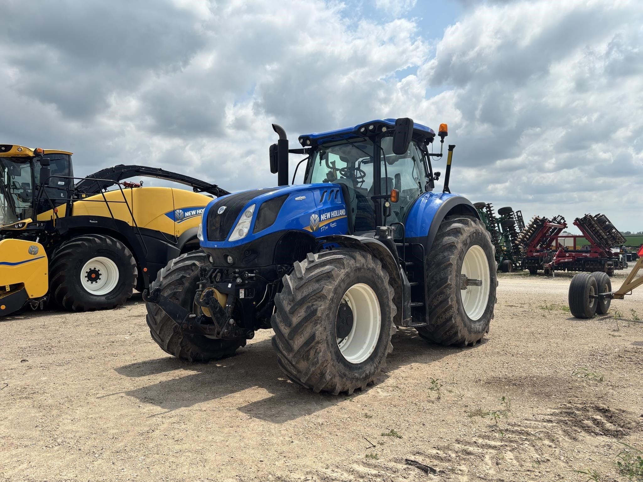 2016 New Holland T7.315 Equipment Image0
