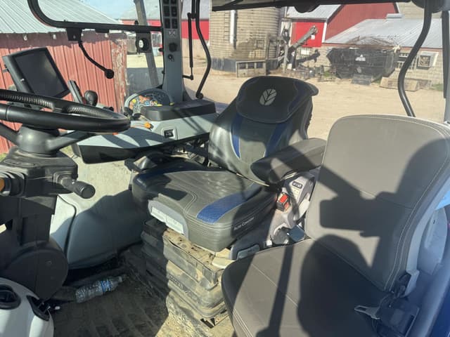 Image of New Holland T7.315 equipment image 4