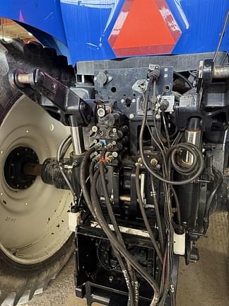 Image of New Holland T8.320 equipment image 4