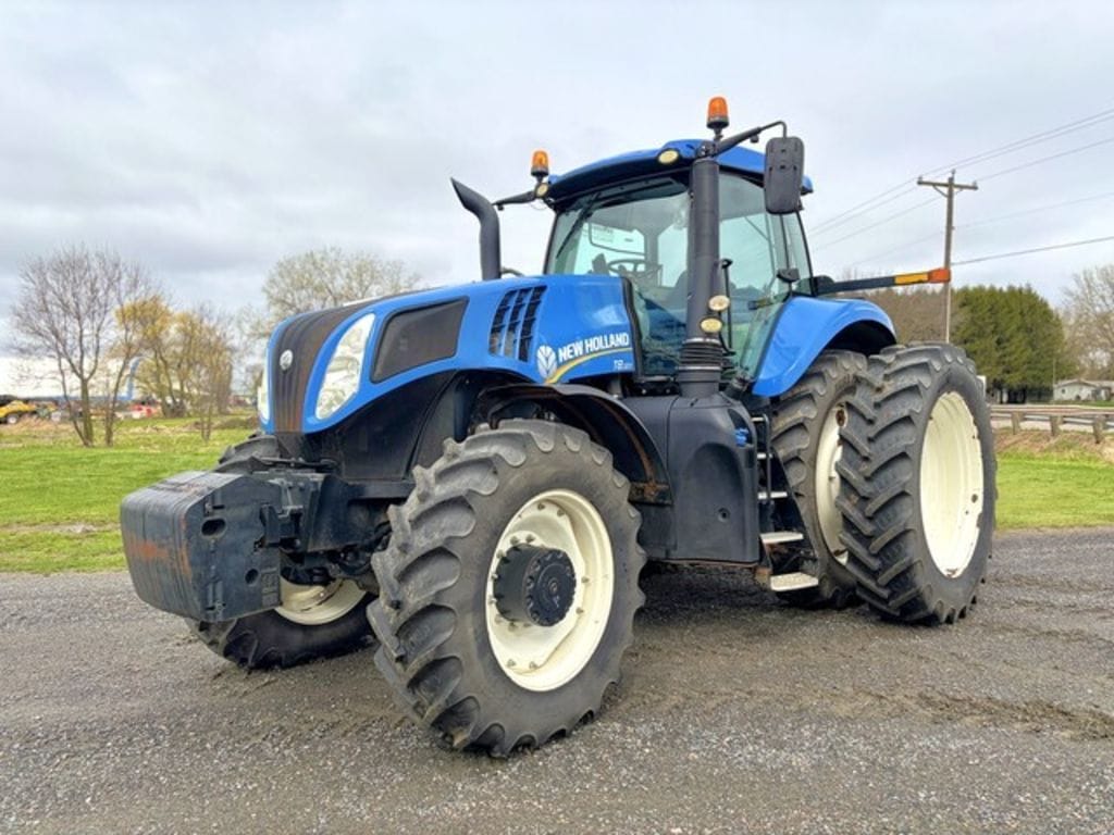 2016 New Holland T8.320 Equipment Image0