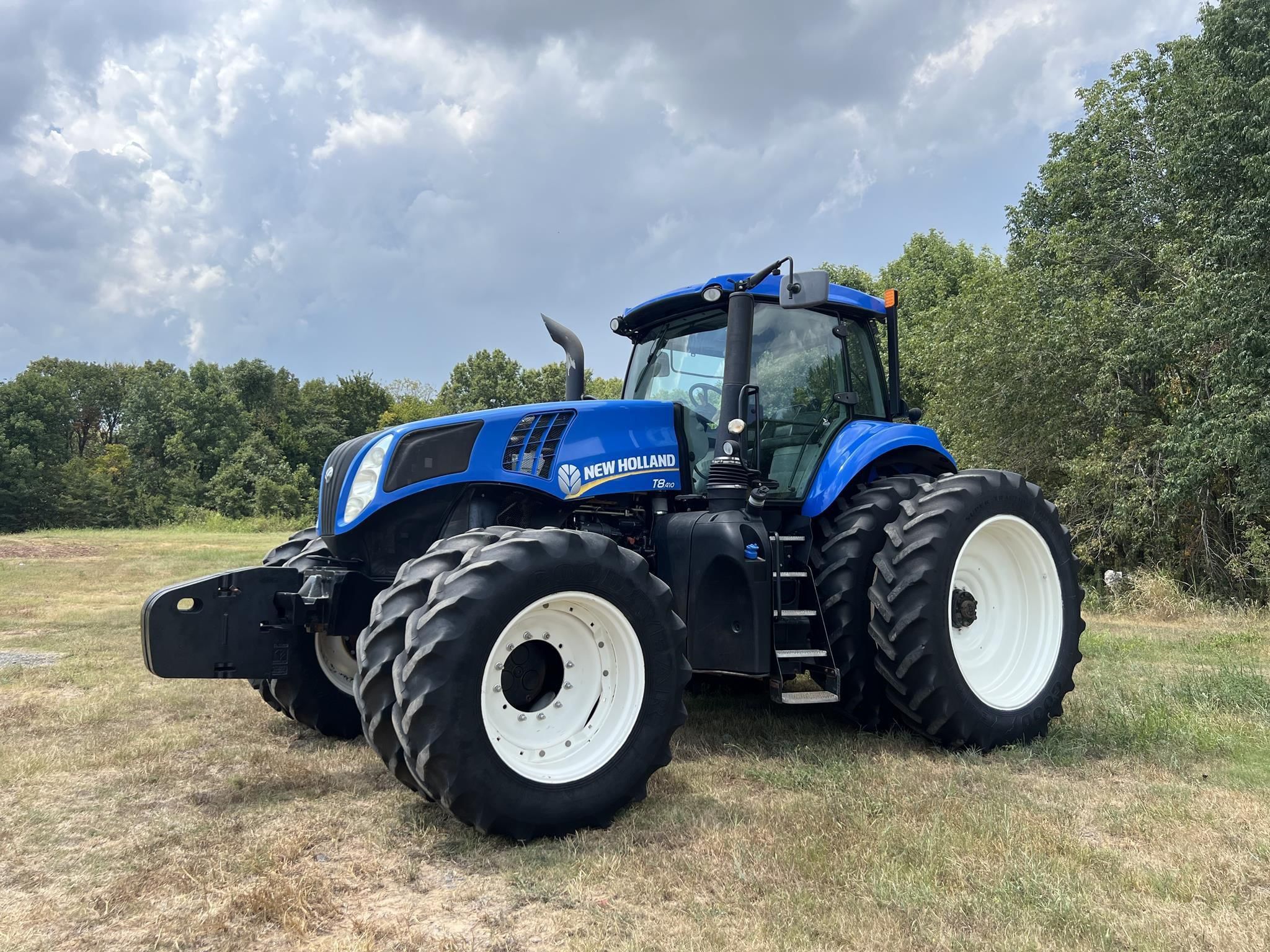 2016 New Holland T8.410 Equipment Image0