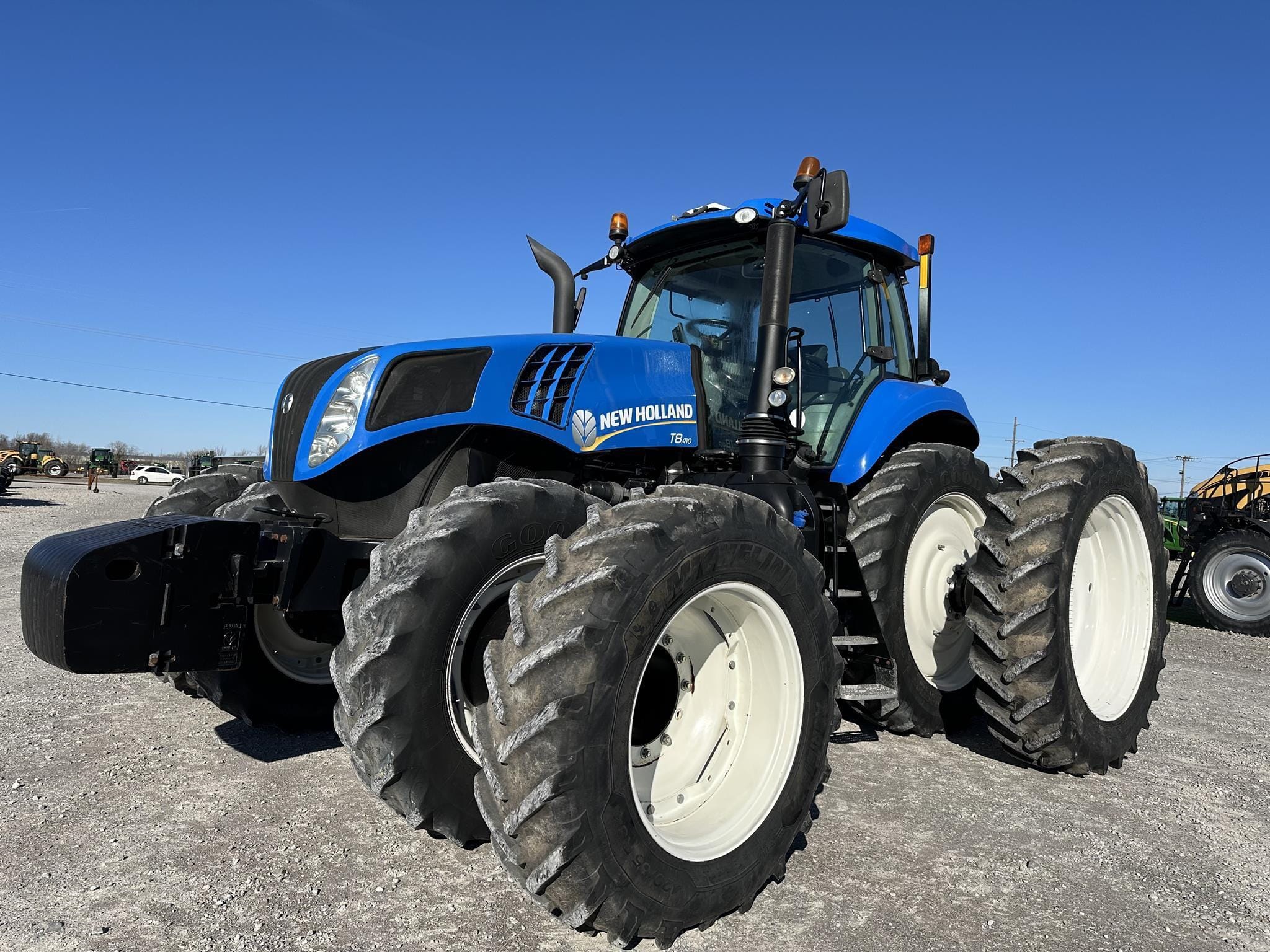 2016 New Holland T8.410 Equipment Image0