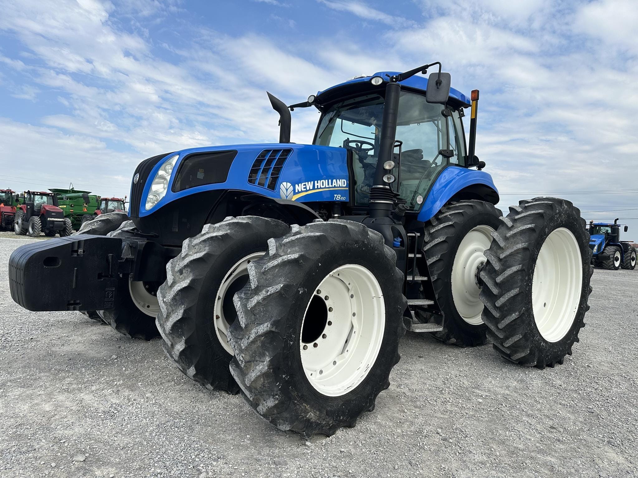 2016 New Holland T8.410 Equipment Image0