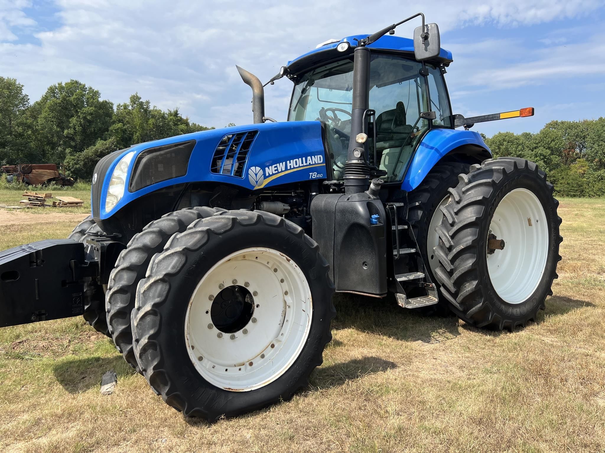 2016 New Holland T8.410 Equipment Image0