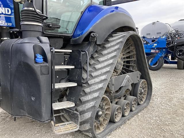 Image of New Holland T8.435 SmartTrax equipment image 2